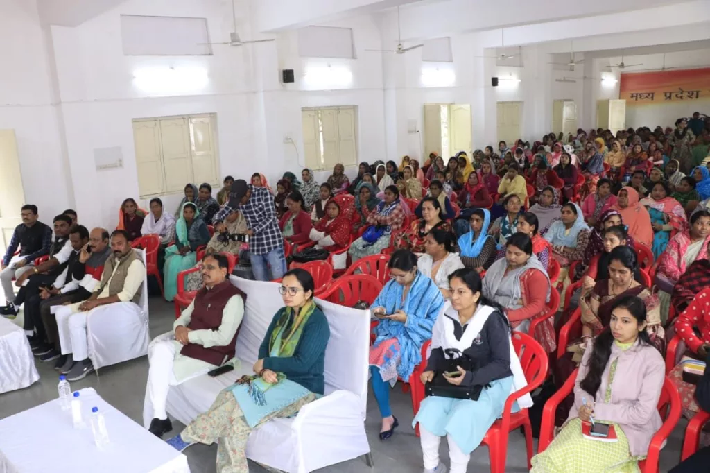 मुख्यमंत्री ने लाडली बहना योजना की आठ वीं किश्त का अंतरण किया सिंगल क्लिक के माध्यम से 3 मुख्यमंत्री ने लाडली बहना योजना की आठ वीं किश्त का अंतरण किया सिंगल क्लिक के माध्यम से | New India Times