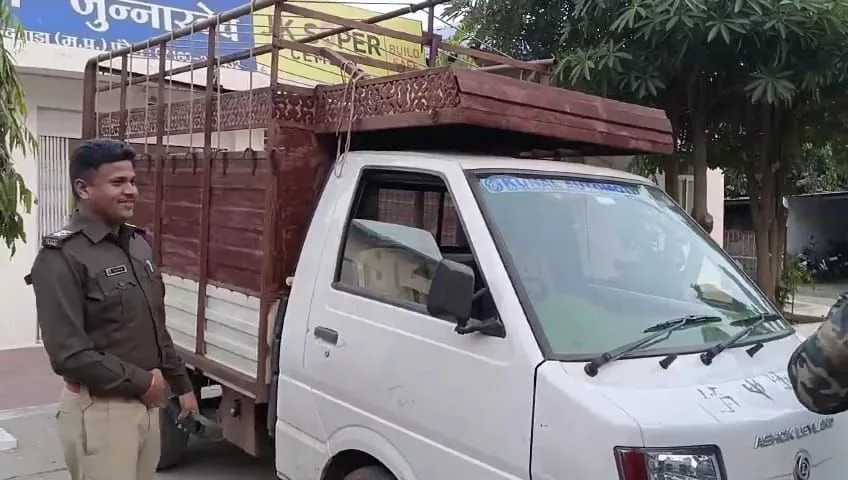 शातिर चोर को गिरफ्तार कर पुलिस ने चोरी का वाहन किया बरामद | New India Times