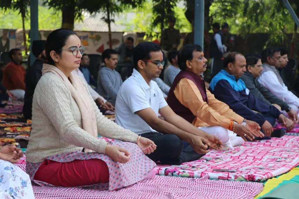 सामूहिक सूर्य नमस्कार का किया गया आयोजन | New India Times