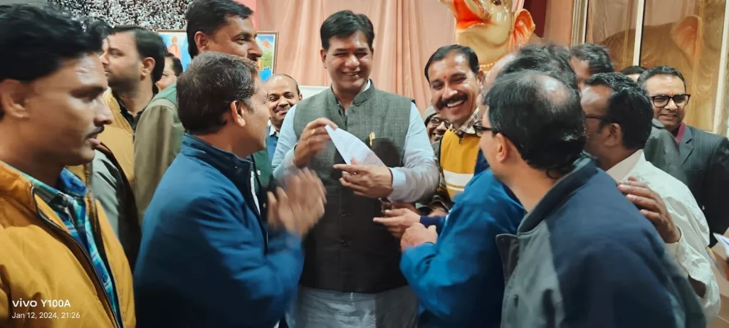 राज्य मंत्री दर्जा प्राप्त श्री विभाष जी उपाध्याय को जन अभियान परिषद के परामर्शदाताओं ने सौंप ज्ञापन | New India Times