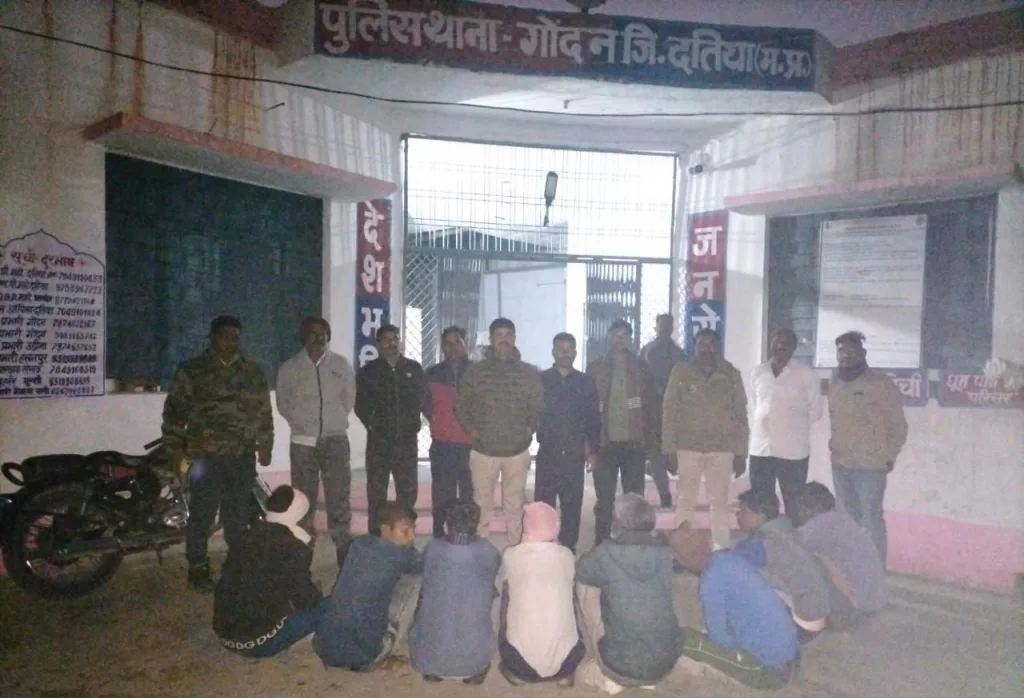 थाना प्रभारी गोदन द्वारा जुआ के दो अलग- अलग फड़ों पर दबिश देकर 7 हज़ार रुपये नगद जप्त कर 13 जुआरियों को किया गया गिरफ्तार | New India Times