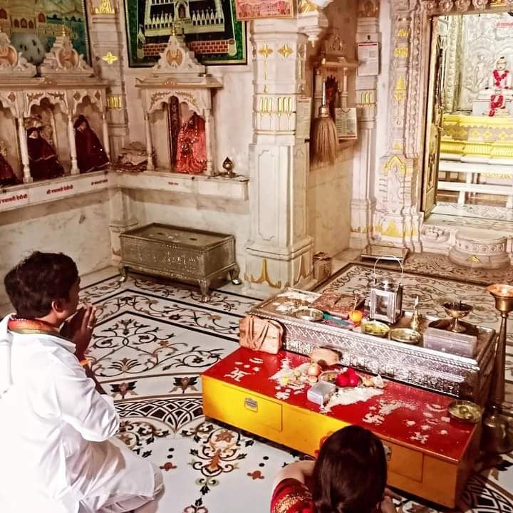 पुज्य गुरुदेव की महा पुजन बेला में पहुंचे विधायक विक्रांत भूरिय, लिया बावन जीनालय का दर्शन लाभ | New India Times