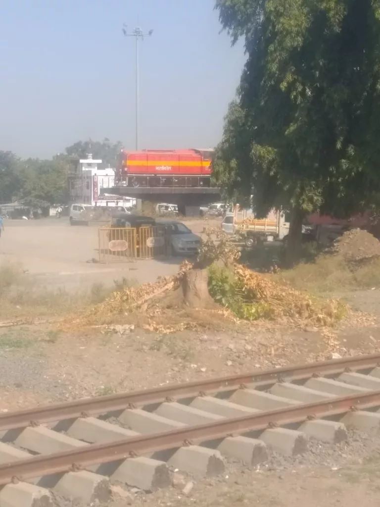 विकास के अभाव से बदहाल हो चुका है बडनेरा रेलवे स्टेशन, संकरे फ्लाई ओवर्स के बीच चमक रहा अटल बिहारी वाजपेई सुरंगी सेतु | New India Times