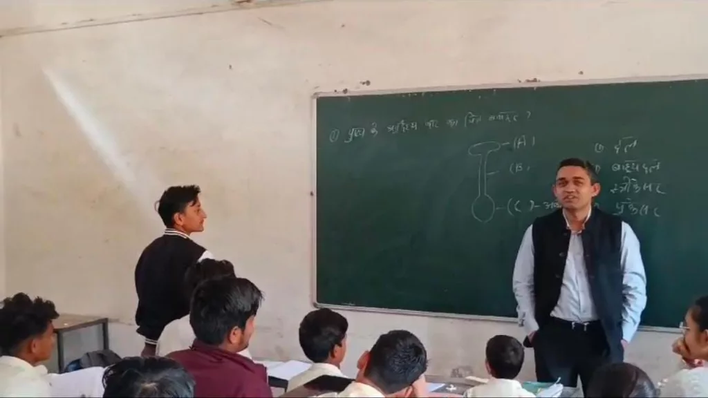 बोर्ड परीक्षा के डर को भगाने के लिए कलेक्टर प्रियंक मिश्रा ने दिए बच्चों को सफलता के टिप्स | New India Times