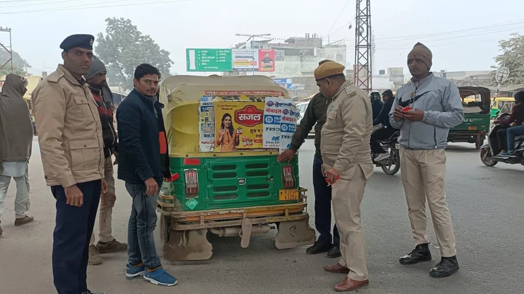 जिला परिवहन एवं सड़क सुरक्षा विभाग धौलपुर द्वारा वाहनों के पीछे लगाए गए रिफ्लेक्टर 2 जिला परिवहन एवं सड़क सुरक्षा विभाग धौलपुर द्वारा वाहनों के पीछे लगाए गए रिफ्लेक्टर | New India Times