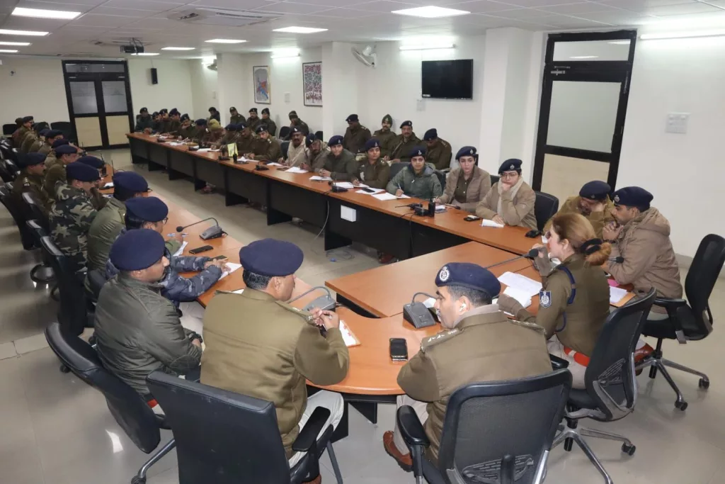 सभी थाना प्रभारी अवैध शराब व भूमाफिया के खिलाफ जीरो टॉलरेंस नीति के तहत करें कार्यवाही: डीआईजी ग्वालियर | New India Times