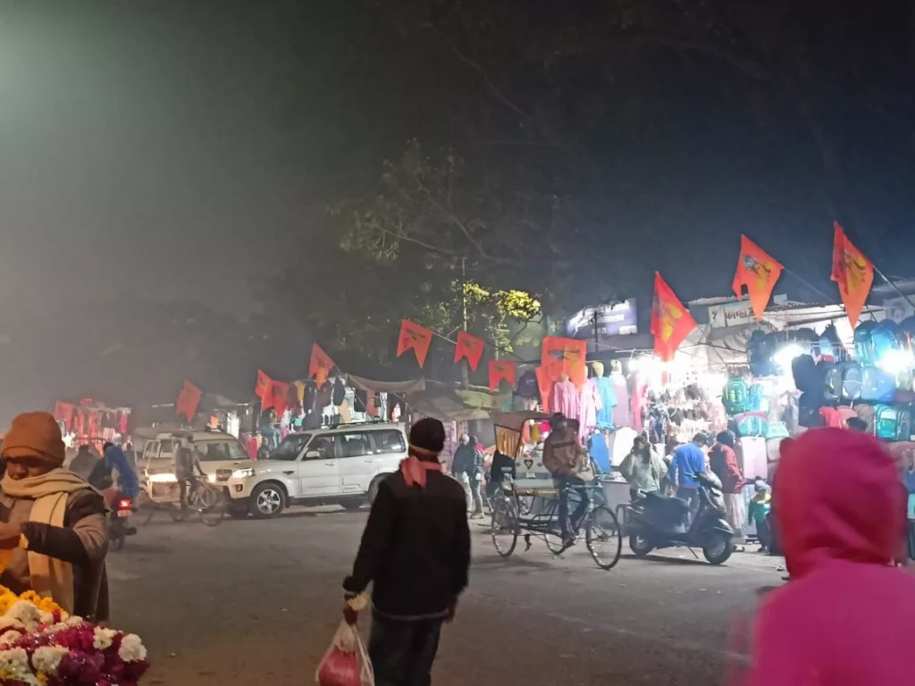 प्रभु श्री राम लला की हुई प्राण प्रतिष्ठा, रामभक्तों ने दी बधाइयां, दीपदान और आतिशबाजी कर मनाई दीपावली 2 प्रभु श्री राम लला की हुई प्राण प्रतिष्ठा, रामभक्तों ने दी बधाइयां, दीपदान और आतिशबाजी कर मनाई दीपावली | New India Times