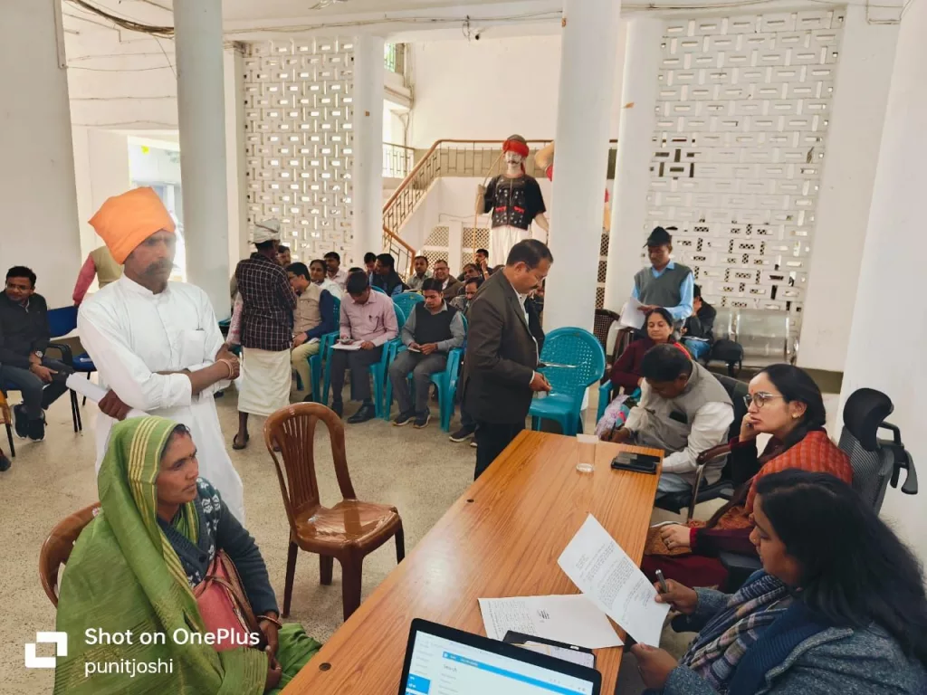 जनसुनवाई में प्राप्त आवेदनों के तत्काल निराकरण के कलेक्टर ने दिए निर्देश | New India Times