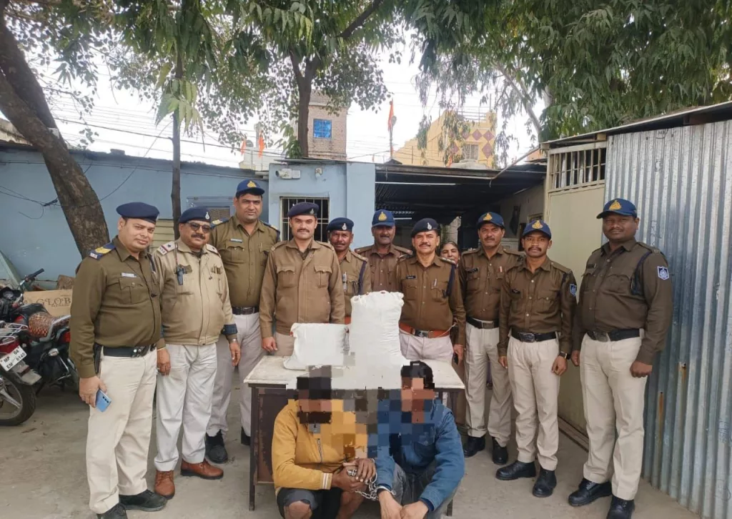 थाना छोला पुलिस ने अवैध मादक पदार्थ गांजा सहित दो तस्कर को किया गिरफ्तार 2 थाना छोला पुलिस ने अवैध मादक पदार्थ गांजा सहित दो तस्कर को किया गिरफ्तार | New India Times