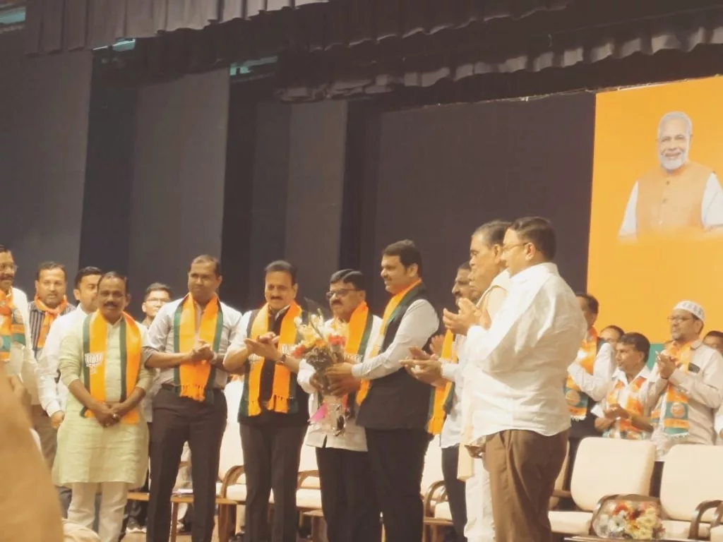 NCP का सेल्फ गोल: क्या गरुड़ को भाजपा में लाकर रावेर सीट से लोकसभा के मैदान में उतरेंगे गिरीश महाजन | New India Times