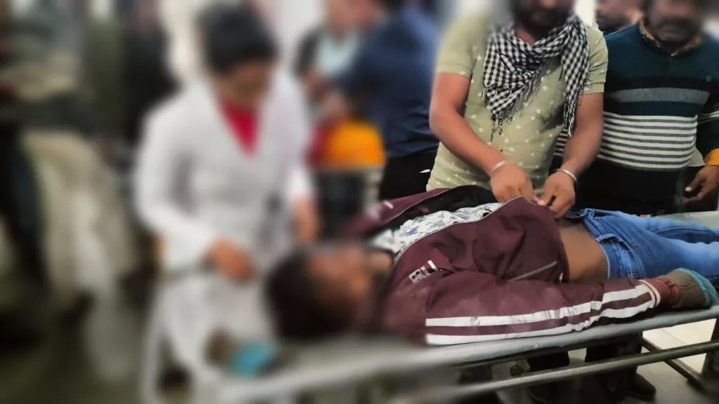 जन्मोत्सव कार्यक्रम में शामिल होने के लिए आ रहे बाइक और ट्रक की टक्कर, महिला की मौत, पति और पुत्री गंभीर रूप से घायल | New India Times