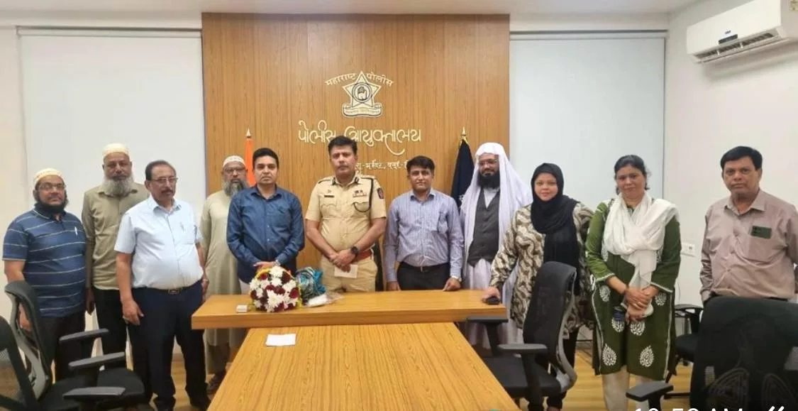 शांति व कानून व्यवस्था भंग करने वालों को बख्शा नहीं जायेगा: पुलिस कमिश्नर मधुकर पांडेय. डॉ आसिफ शेख के नेतृत्व में मुस्लिम समुदाय के प्रतिनिधि मंडल ने पुलिस आयुक्त से की मुलाक़ात | New India Times