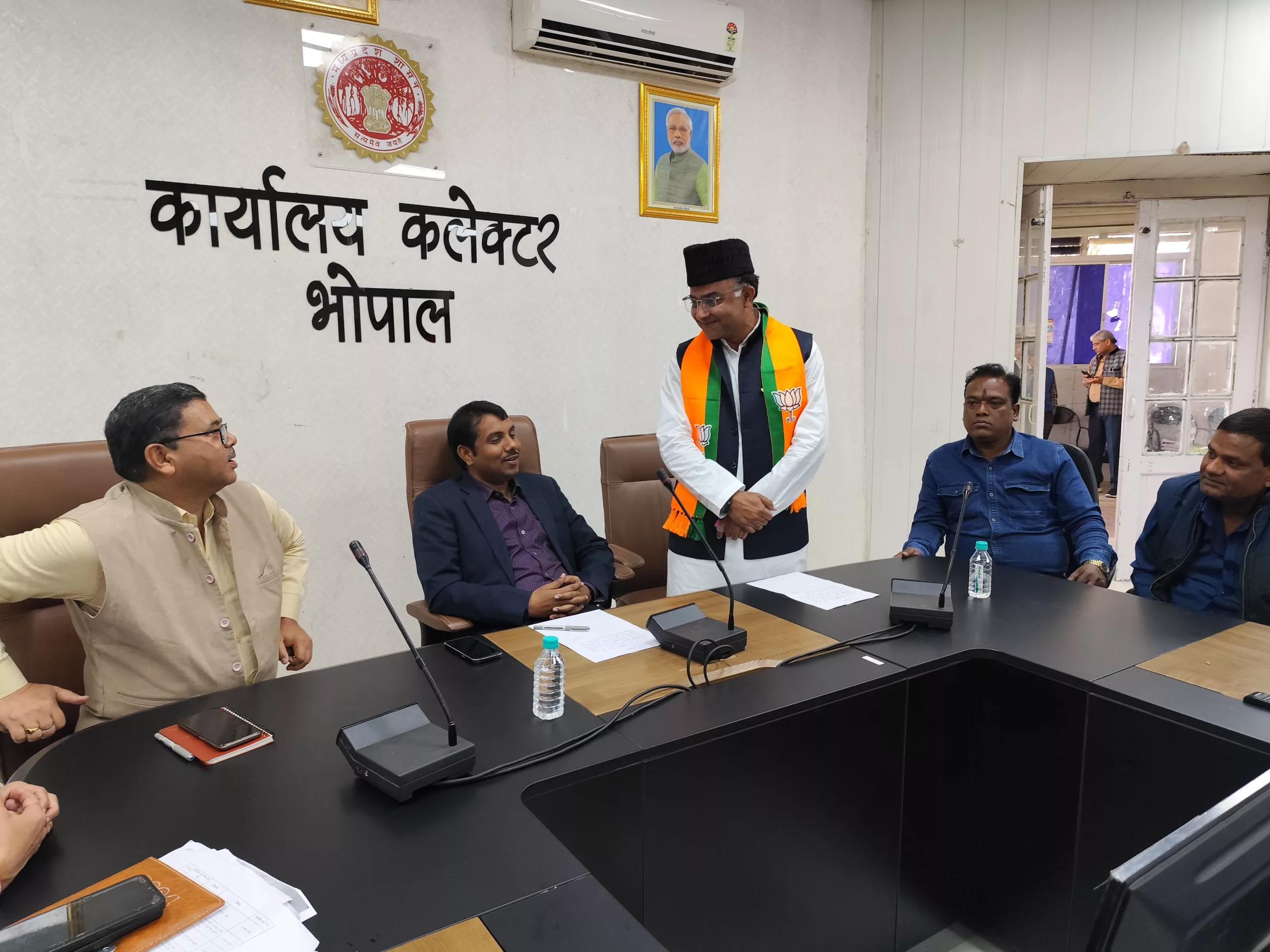 उपचुनाव में निर्वाचित भाजपा पार्षद डॉक्टर रेहान सिद्दीकी ने ली पद व गोपनीयता की शपथ | New India Times