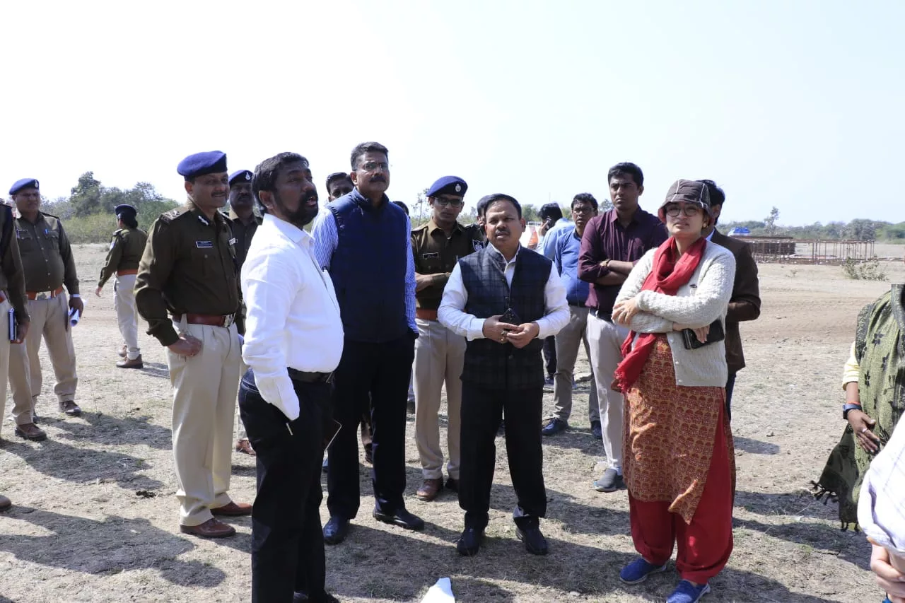 इन्दौर संभागायुक्त एवं अतिरिक्त पुलिस महानिदेशक ने झाबुआ पहुंचकर प्रधानमंत्री नरेंद्र मोदी जी के 11 फरवरी के प्रस्तावित जनजातीय महासम्मेलन कार्यक्रम की तैयारियों का किया निरीक्षण | New India Times