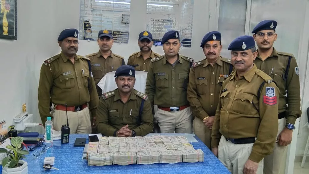 थाना कोहेफिजा पुलिस ने हवाला के 63 लाख रूपये मय कार के साथ आरोपी को किया गिरफ़्तार | New India Times