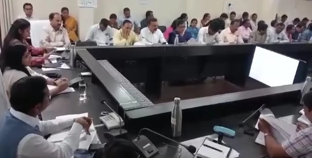 साप्ताहिक समीक्षा बैठक में बुरहानपुर कलेक्टर ने सीएम हेल्पलाइन की शिकायतों पर फोकस करने हेतु किया निर्देशित | New India Times