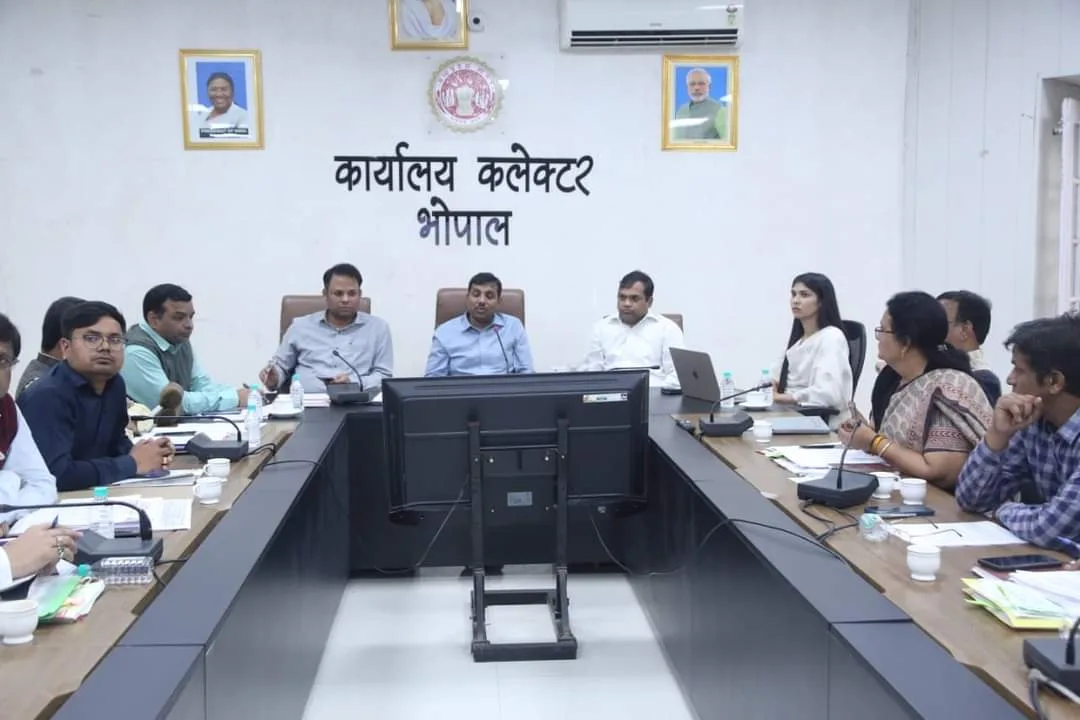 कलेक्टर ने एसडीएम एवं तहसीलदार को दिया निर्देश, राजस्व विभाग के लंबित प्रकरणों का करें शीघ्र निराकरण | New India Times