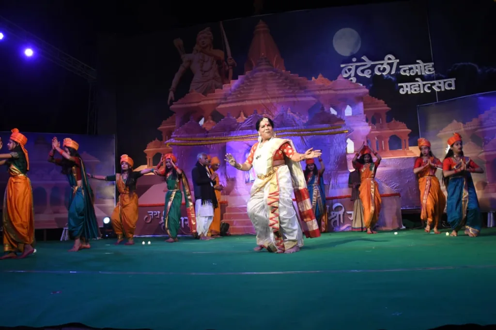 बुंदेली दमोह महोत्सव: श्री राम मंदिर आंदोलन की नाट्य प्रस्तुति से भाव विभोर हुए दर्शक 3 बुंदेली दमोह महोत्सव: श्री राम मंदिर आंदोलन की नाट्य प्रस्तुति से भाव विभोर हुए दर्शक | New India Times