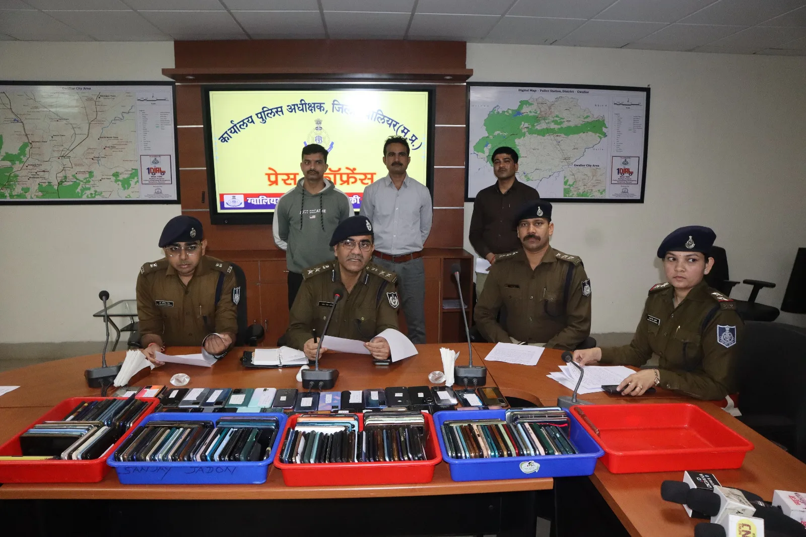सायबर सेल ग्वालियर ने दो माह में खोजे 51 लाख 12 हजार रूपये कीमत के 211 मोबाइल फोन | New India Times
