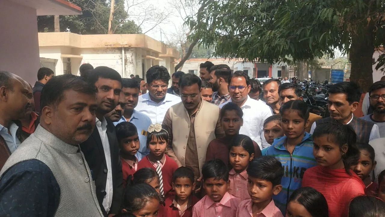 जब तक समाज के सभी वर्ग के लोग सहयोग नहीं करेंगे तब तक परिषदीय विद्यालयों का सम्पूर्ण विकास सम्भव नहीं: डॉ सतीश द्विवेदी | New India Times