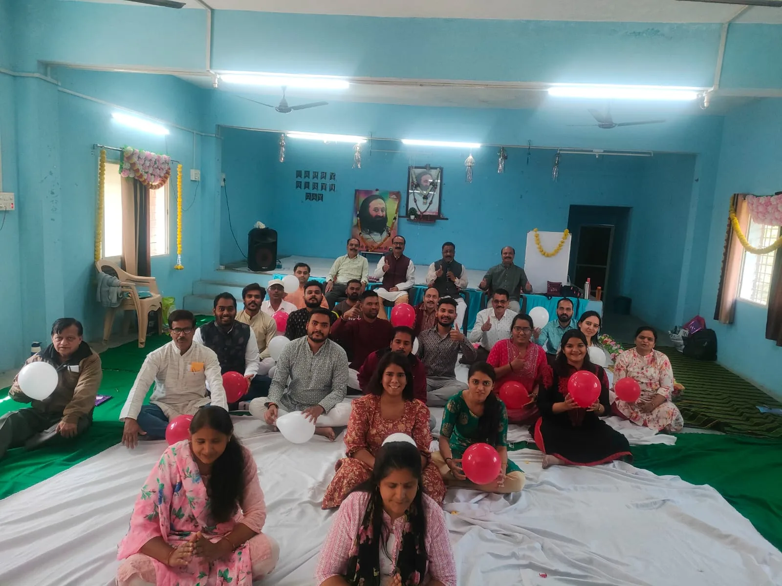 जो वर्तमान में जीता है उसकी मुस्कान को कोई छीन नहीं सकता: अधिवक्ता संतोष देवताले | New India Times