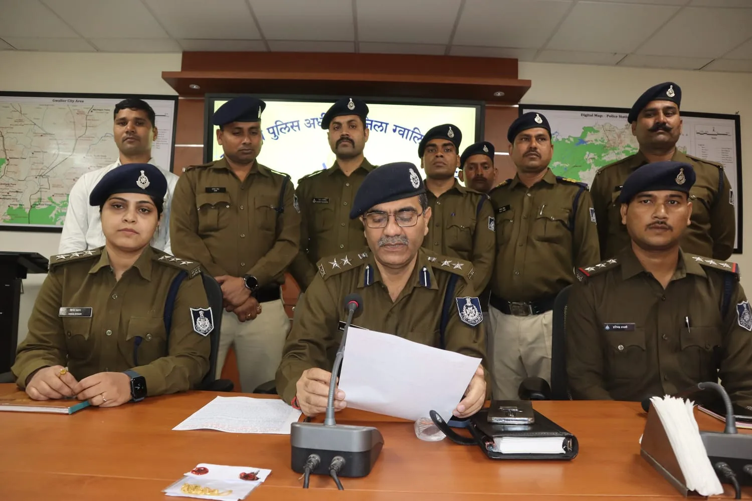 झॉसीरोड़ पुलिस ने विगत दिनों हरीशंकरपुरम में हुई लूट का किया पर्दाफाश, हरीशंकरपुरम में घर के बाहर खड़ी महिला से झपट्टा मारकर सोने की चेन लूटने वाले शातिर बदमाश को पुलिस ने किया गिरफ़्तार | New India Times