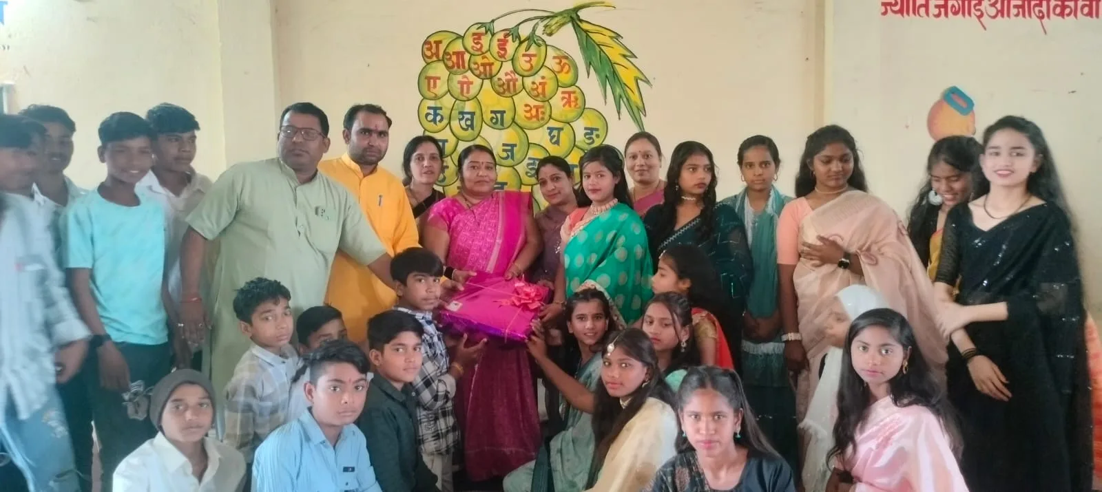 मेघनगर सरस्वती शिशु मंदिर में दीक्षांत समारोह हुआ संपन्न, अतिथियों का विद्यालय के बच्चों ने तिलक लगाकर एवं श्रीफल भेंट कर किया स्वागत | New India Times