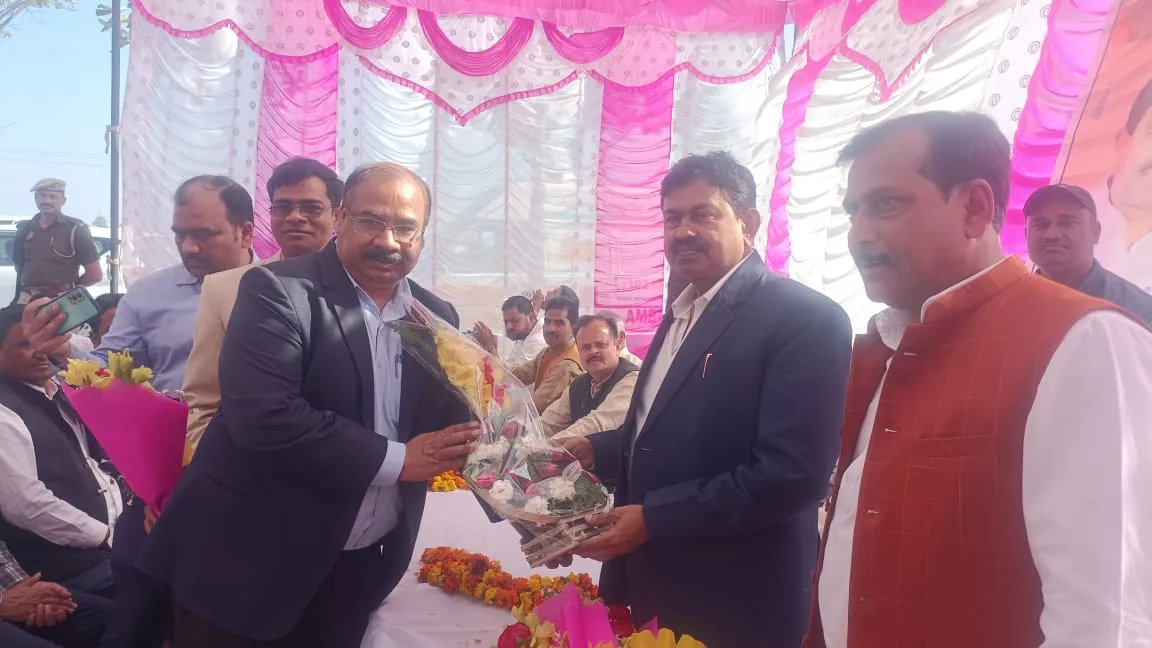 1.41 करोड़ की लागत से बने 12 आयुष्मान जन आरोग्य मंदिरों और 3 यूनिट 06 बेड एवं 01 यूनिट 20 बेड वार्ड का खीरी सांसद ने किया लोकार्पण, आम जनमानस को समर्पित की स्वास्थ्य सेवाएं | New India Times