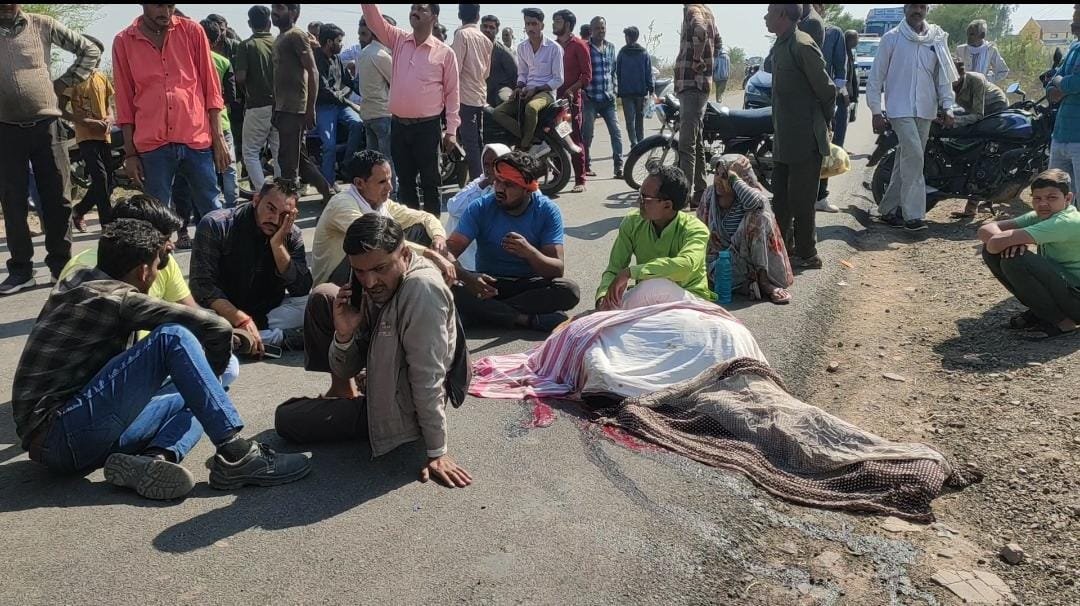 अज्ञात ट्रक ने वृद्ध व्यक्ति को रौंदा | New India Times