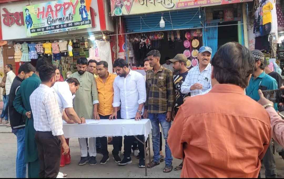 बुरहानपुर जिला युवा कांग्रेसियों ने कमल तिराहा पर किया विरोध प्रदर्शन | New India Times