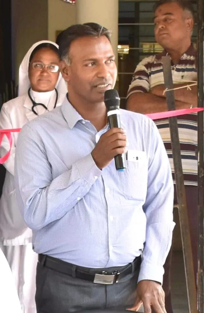 मेघनगर जिवन ज्योती होस्पिटल के संचालक फादर थोमस विकार जनरल के पद से नवाजे गये | New India Times