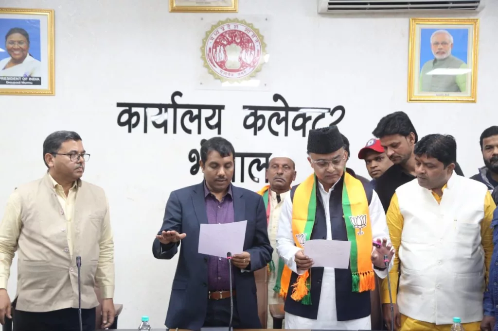 उपचुनाव में निर्वाचित भाजपा पार्षद डॉक्टर रेहान सिद्दीकी ने ली पद व गोपनीयता की शपथ | New India Times