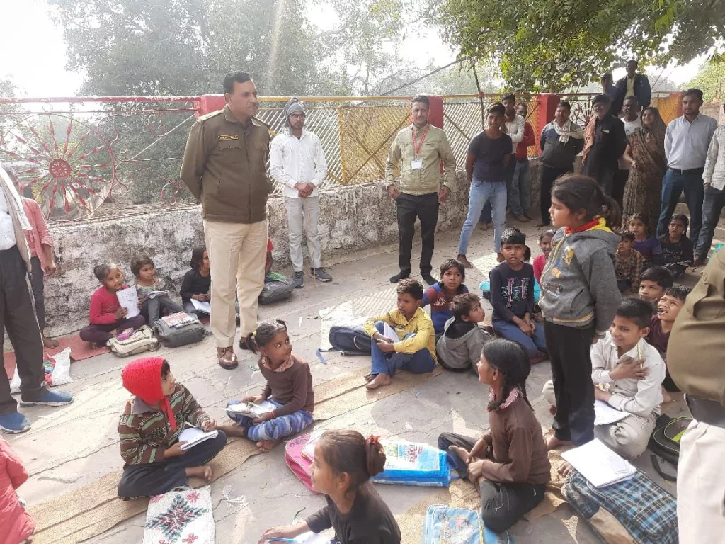 पुलिस व आमजन के बीच बेहतर सामंजस्य स्थापित करने के लिए गांवों व मोहल्लों में पुलिस अधिकारियों का जनसंवाद कार्यक्रम | New India Times