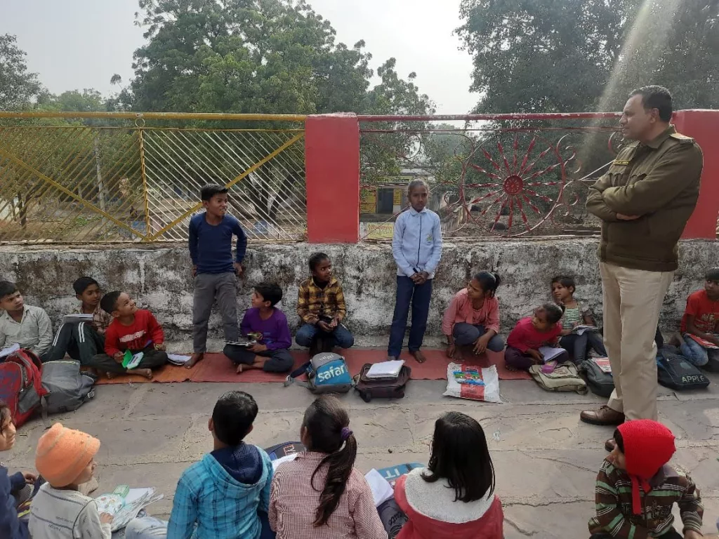 पुलिस व आमजन के बीच बेहतर सामंजस्य स्थापित करने के लिए गांवों व मोहल्लों में पुलिस अधिकारियों का जनसंवाद कार्यक्रम | New India Times