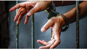 कोरोना में फलाफूला नकली शराब का धंधा, चार साल के भीतर 300 मौतें, मृतकों का कोई व्यापक आधिकारिक रेकॉर्ड नहीं, अज्ञात बीमारी के नाम पर शवों का अंतिम संस्कार 3 कोरोना में फलाफूला नकली शराब का धंधा, चार साल के भीतर 300 मौतें, मृतकों का कोई व्यापक आधिकारिक रेकॉर्ड नहीं, अज्ञात बीमारी के नाम पर शवों का अंतिम संस्कार | New India Times