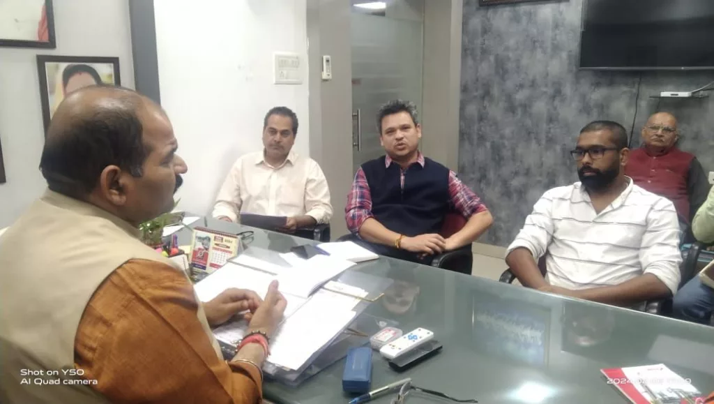 बसों के सुचारू संचालन हेतु एमआईसी सदस्य यातायात एवं परिवहन श्री मनोज राठौर की अध्यक्षता में हुई बैठक | New India Times