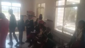 अनदेखी लापरवाही से विद्यार्थियों को छाया स्किन इन्फेक्शन, दर्जनों बच्चे पहुंचे हॉस्पिटल, BEO ने कहा लापरवाही पर होगी कार्रवाई | New India Times