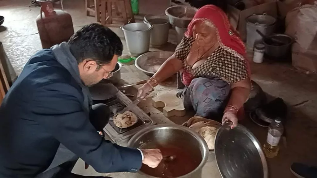 जिला कलेक्टर ने सीएचसी रामगढ़ शेखावाटी, एवीएनएल, श्री अन्नपूर्णा रसोई, खोटिया में सीनियर स्कूल का किया औचक निरीक्षण, बच्चों से किया संवाद | New India Times