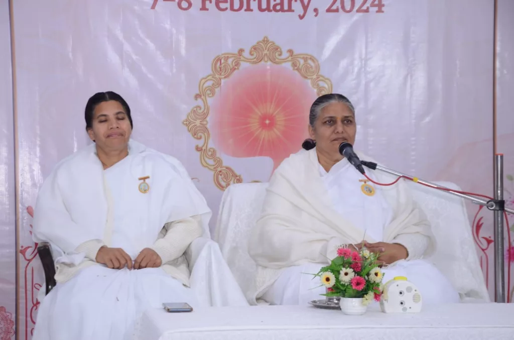 तनावमुक्ति रहने के लिए करें नियमित मेडिटेशन: उषा दीदी. इंटरनेशनल मोटीवेशनल स्पीकर उषा दीदी ने दिए तनावमुक्ति जीवन के मंत्र | New India Times