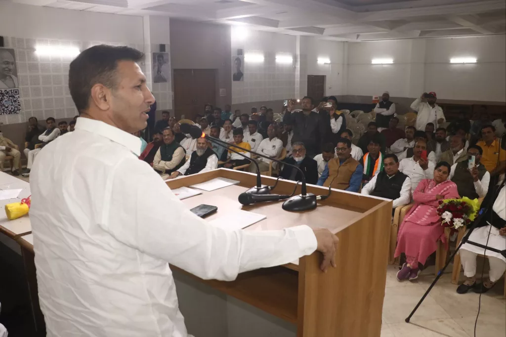 डर कर नहीं लड़ कर जंग जीती जाती है, हम सभी का कर्तव्य है लोकतंत्र और संविधान की रक्षा करना: जीतू पटवारी. लोकसभा चुनाव में हम पूरी ताकत के साथ मैदान में उतरेंगे: शेख अलीम | New India Times