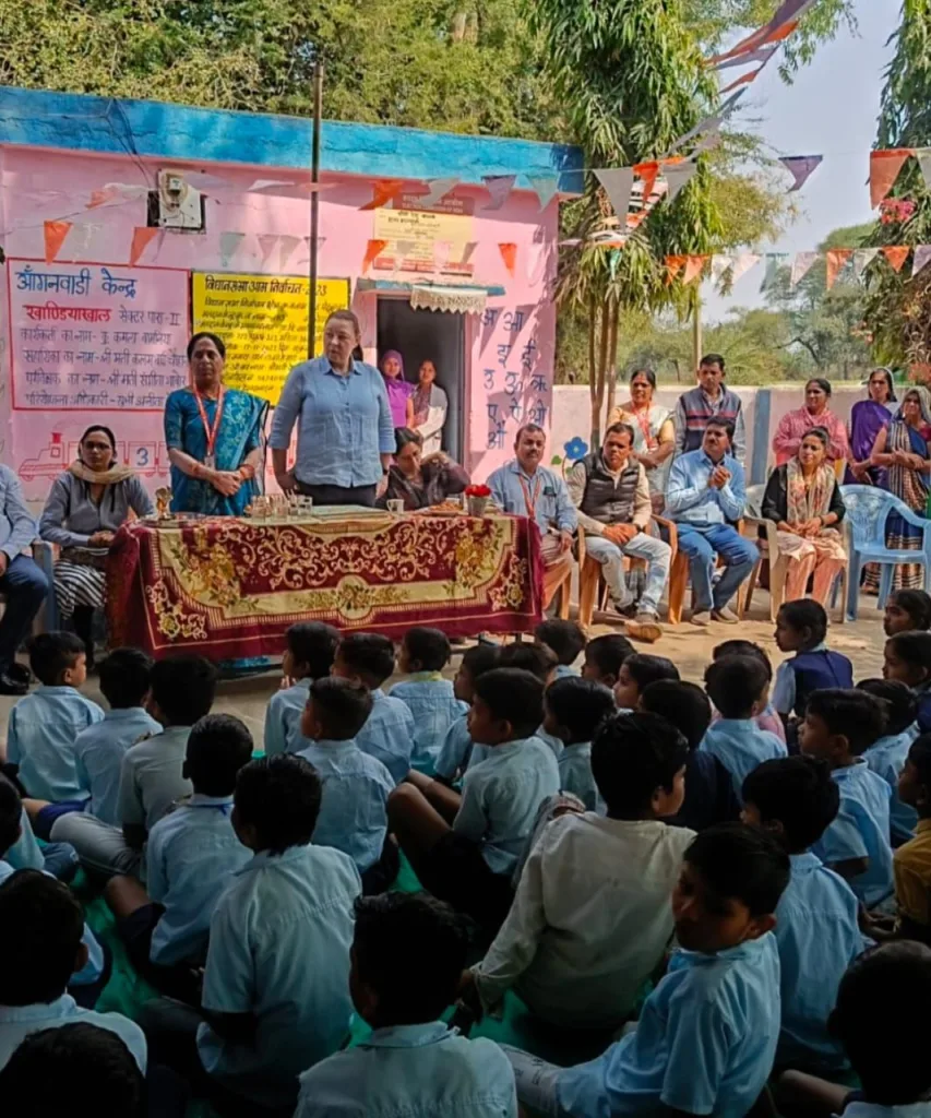 यूनिसेफ के प्रतिनिधियों ने जिले के खंडिया खाल और नवापाड़ा गांवों में स्थित प्राथमिक विद्यालयों का किया दौरा | New India Times