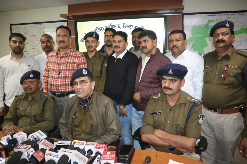 क्राइम ब्रांच व थाना मोहना एवं घाटीगांव पुलिस की संयुक्त टीम ने लूट की घटना का किया पर्दाफाश | New India Times