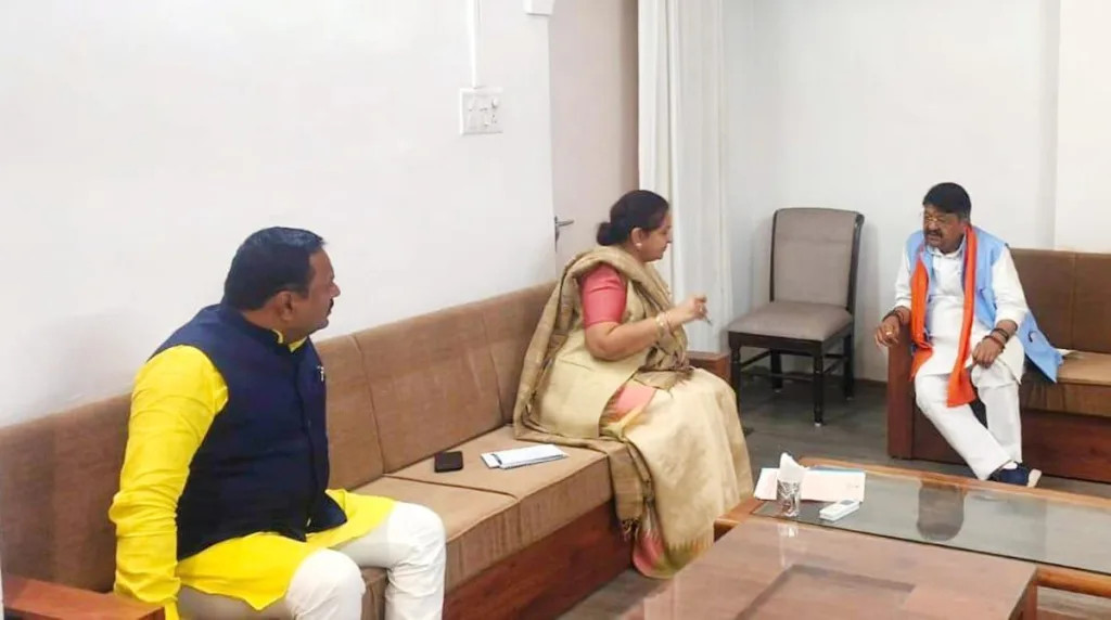 शाहपुर को नगर पालिका परिषद बनाने और स्टेडियम निर्माण के लिए बुरहानपुर की विधायक श्रीमती अर्चना चिटनीस दीदी ने नगरीय विकास एवं आवास मंत्री श्री कैलाश विजयवर्गीय से की मुलाक़ात | New India Times