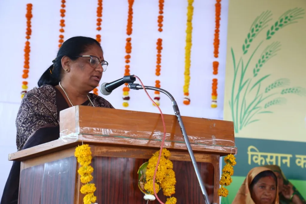 कैबिनेट मंत्री महिला बाल विकास विभाग एवं म.प्र. शासन द्वारा किसानों को प्राकृतिक खेती के लिए किया गया प्रेरित | New India Times