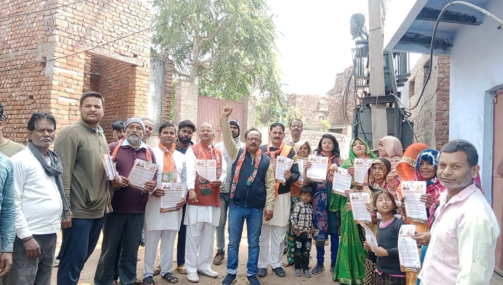 घर-घर जाकर मोदी सरकार की योजनाओं के लाभार्थियों से किया गया संपर्क | New India Times