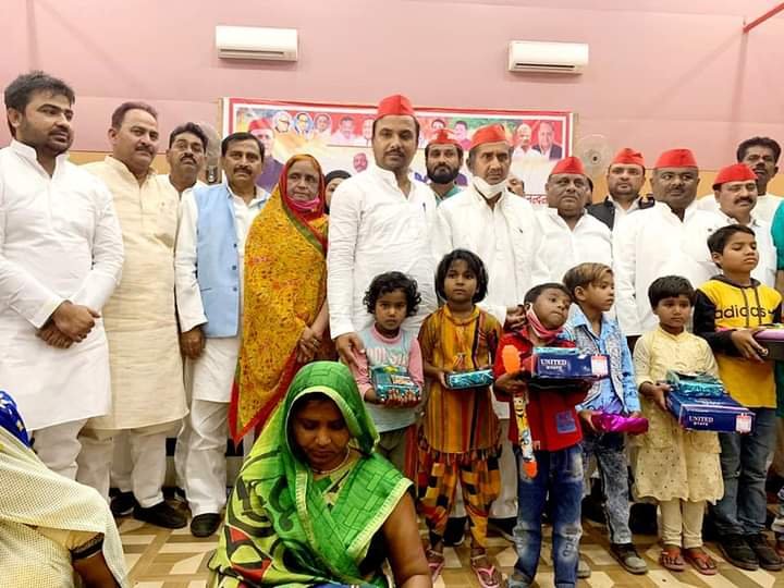 होली से पूर्व हजारों गरीब परिवारों के चेहरों पर मसूद खां ने बांटी खुशियां | New India Times