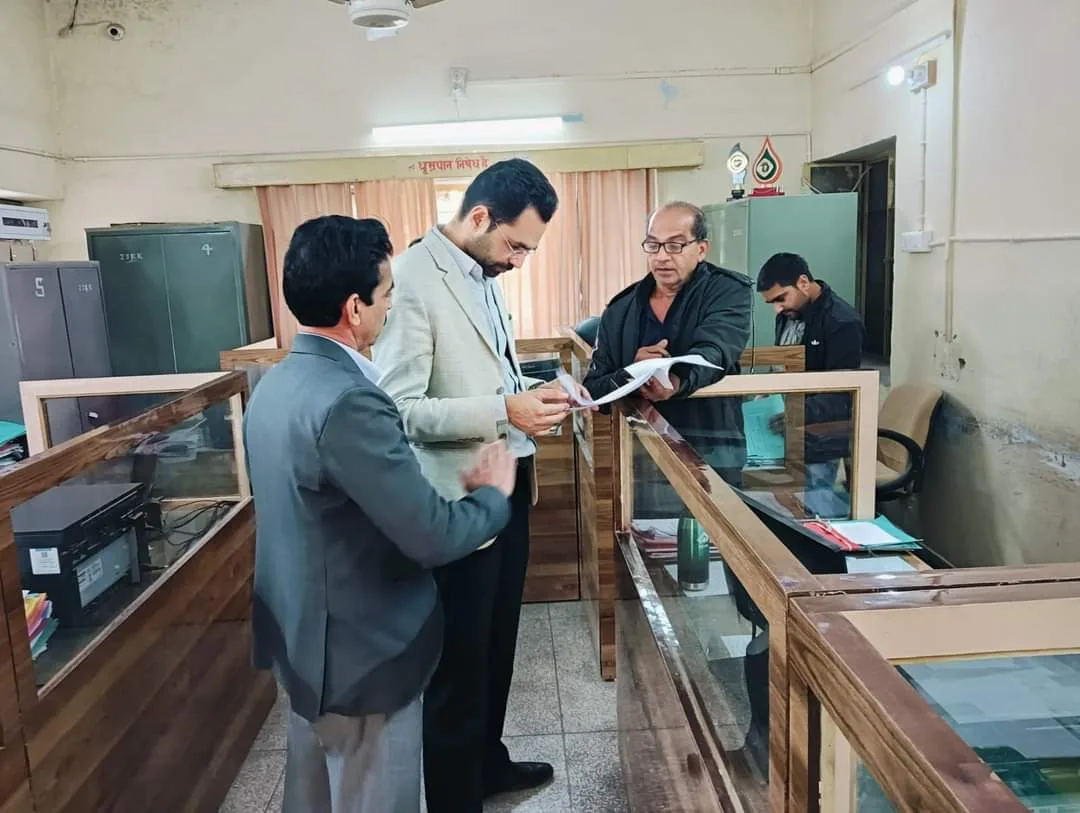 जिला कलेक्टर चौधरी ने जिला सैनिक कल्याण कार्यालय, उद्योग नगर थाना, महिला थाना सहित केंद्रीय विद्यालय का किया निरीक्षण | New India Times