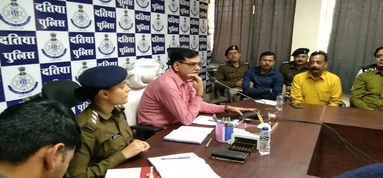 एसपी वीरेंद्र मिश्रा ने व्यापारी, ऑटो, बस अध्यक्ष और बैंक अधिकारियों के साथ की बैठक | New India Times