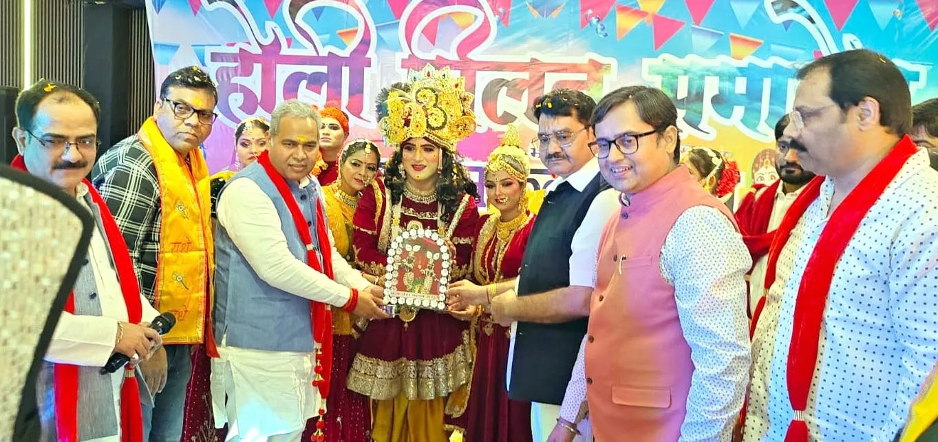 पत्रकारों का होली मिलन समारोह में कलाकारों संग होली फाग गीतों पर झूमते नज़र आए&nbsp; जनप्रतिनिधि, अधिकारी व पत्रकार | New India Times