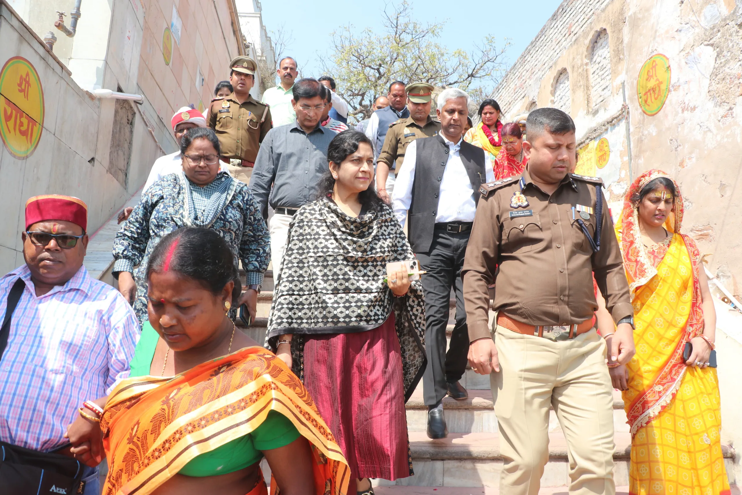 रंगोत्सव पर श्रद्धालुओं के दर्शनार्थ सुविधा और सुरक्षा व्यवस्था के मंडलायुक्त श्रीमती रितु माहेश्वरी ने ज़िला प्रशासन संग किया निरीक्षण | New India Times